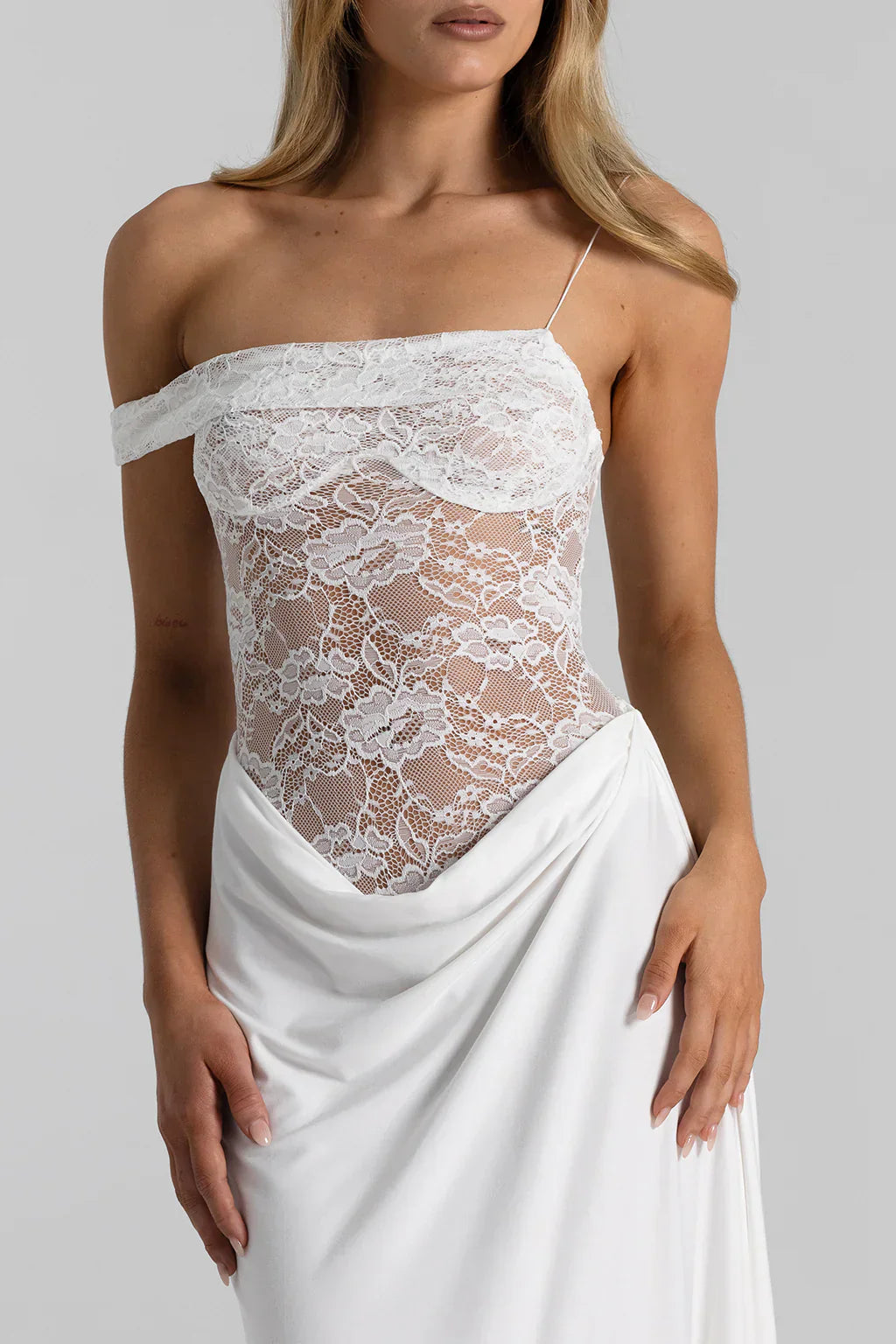 Lace Dress with Elowyn Design for Women - Elegant Evening Wear