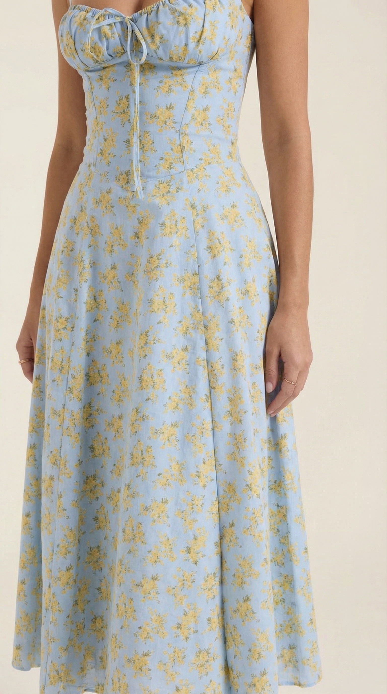 Midi Summer Dress in Lightweight Fabric with Floral Print for Casual Wear
