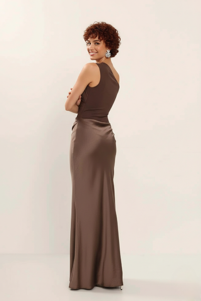 One-Shoulder Satin Gown in Glossy Finish for Formal Events and Evening Wear