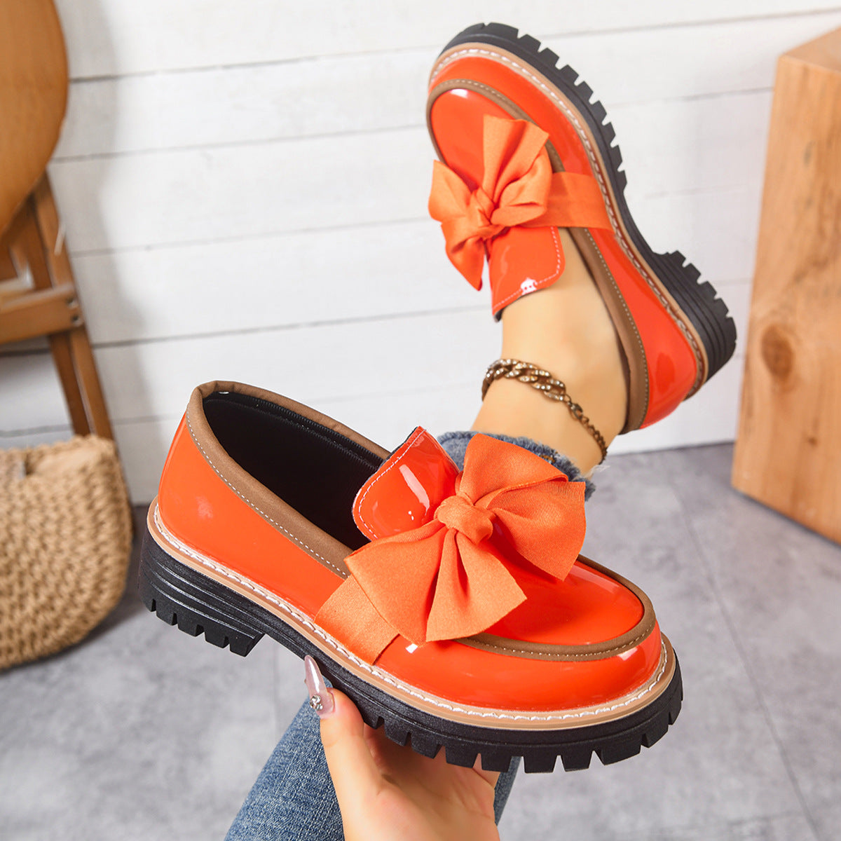 Retro Bowknot Thick-Soled Women's Shoes - Stylish and Comfortable Footwear for Casual Outings