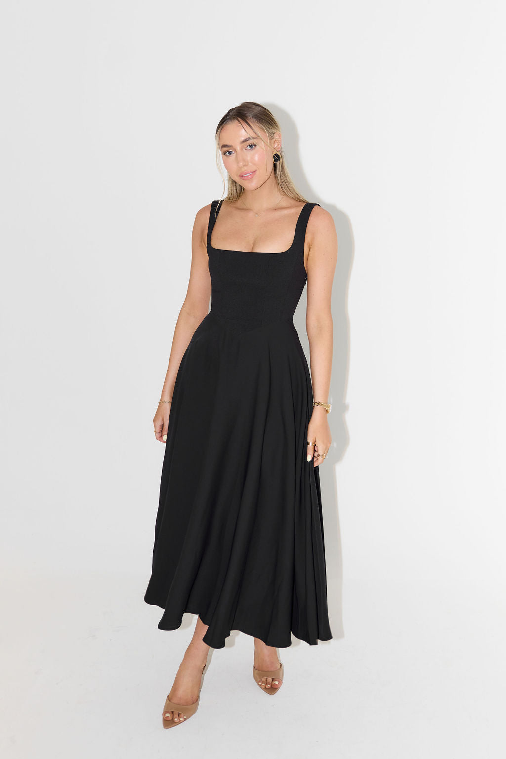 Women's Sleeveless Midi Dress with Square Neckline - Casual Summer Fashion for Everyday Wear